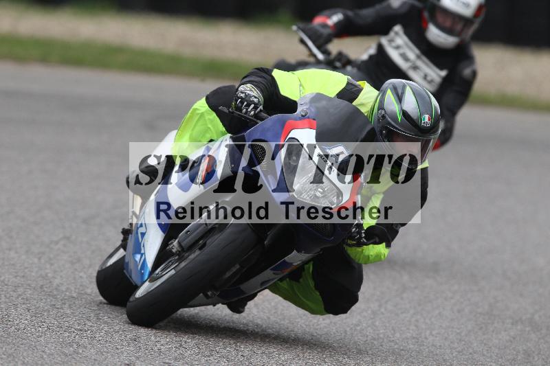 Archiv-2025/10 23.04.2025 Cornu Master School ADR/rot-rouge/0-4